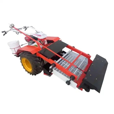 Traktor-montowany sprzątacz plaży o masie 800 kg i wydajności 10000 m2/h
