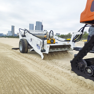 Usunięcie szczątków za pomocą maszyny czyszczącej plaże o szerokości oczyszczania 1400 mm i wibrującego ekranu